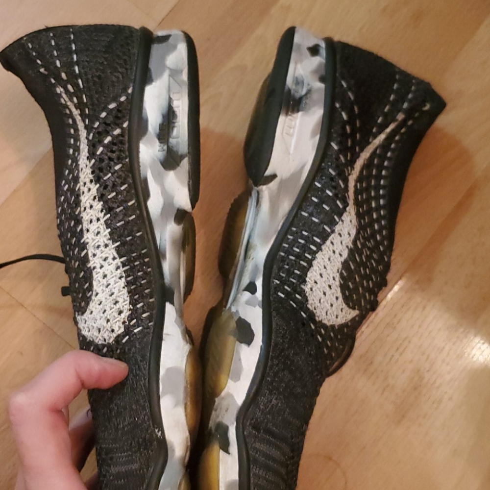 Black fly knit zoom NIKE great condition size 10 - Picture 9 of 12